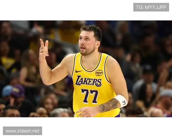 东契奇家里的冰箱比我房租还贵，这日子真不是盖的！