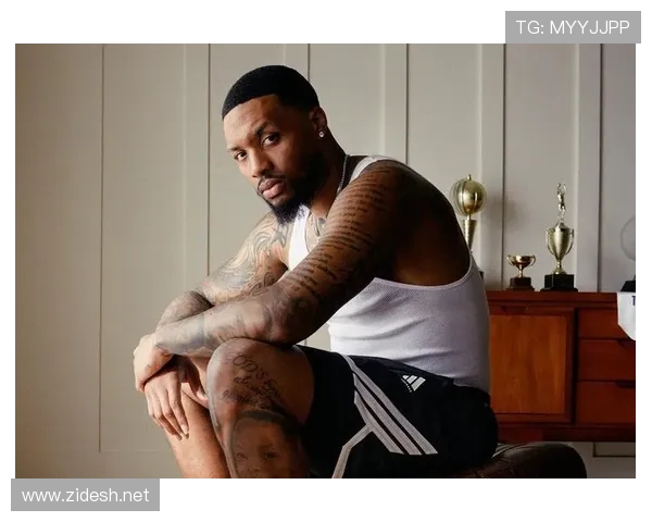 利拉德休赛期天天凌晨四点打卡训练馆，家里车库改成了健身房还带冰浴池