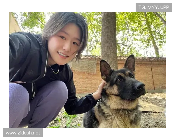 叶诗文看着邻家姑娘，刷卡姿态却像贵妇，这反差太上头